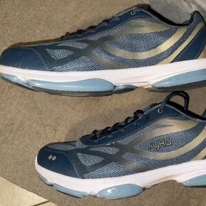 Women’s Ryka Devotion XT cross-raining shoes, featuring RE-ZORB size 9